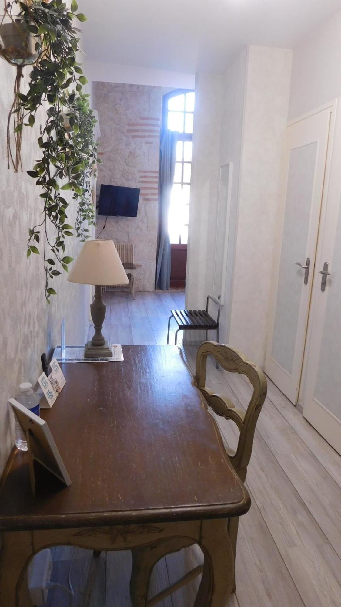 Logis Hotel Le Prince Noir Sérignac-sur-Garonne Zewnętrze zdjęcie