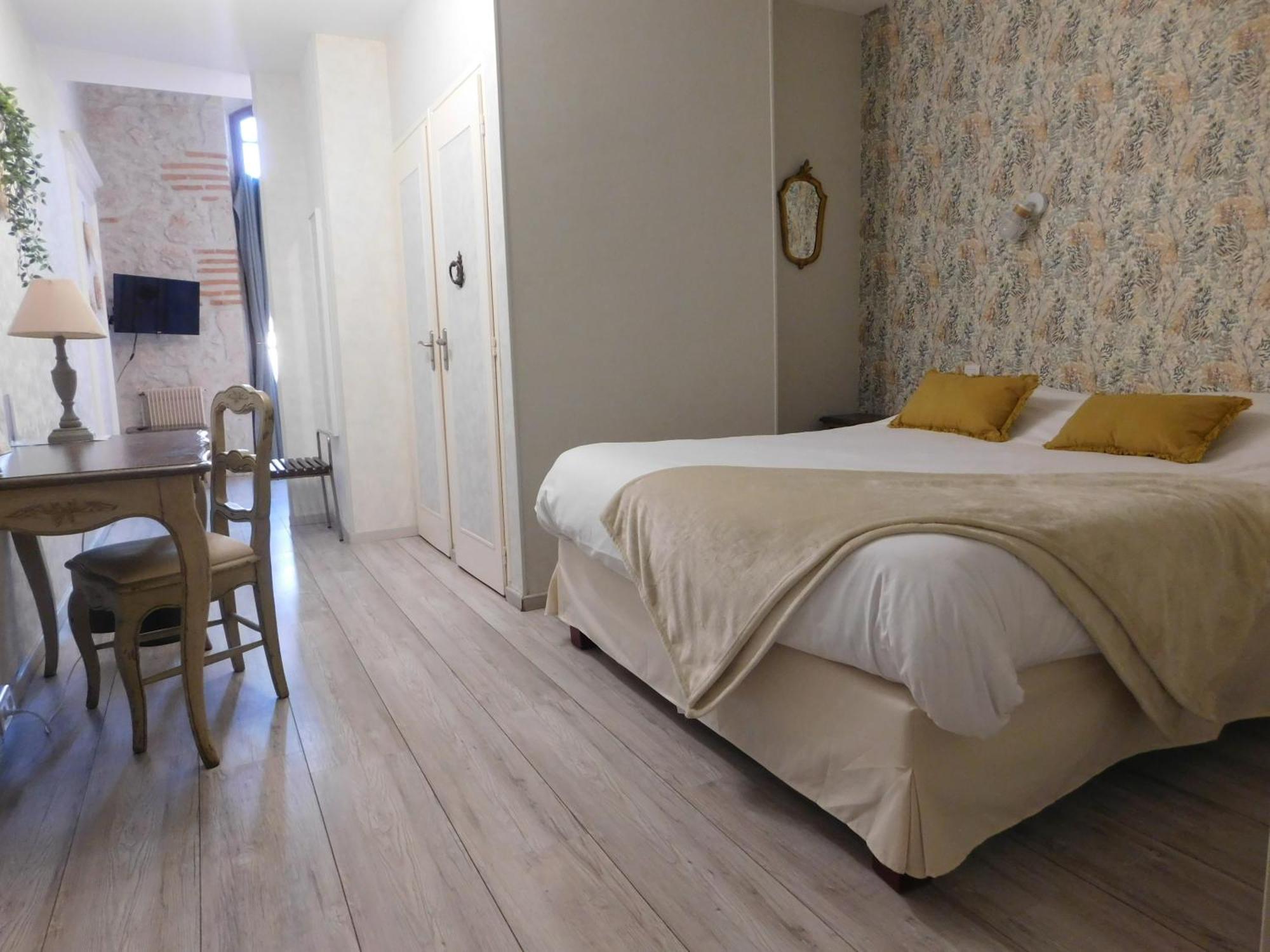 Logis Hotel Le Prince Noir Sérignac-sur-Garonne Zewnętrze zdjęcie