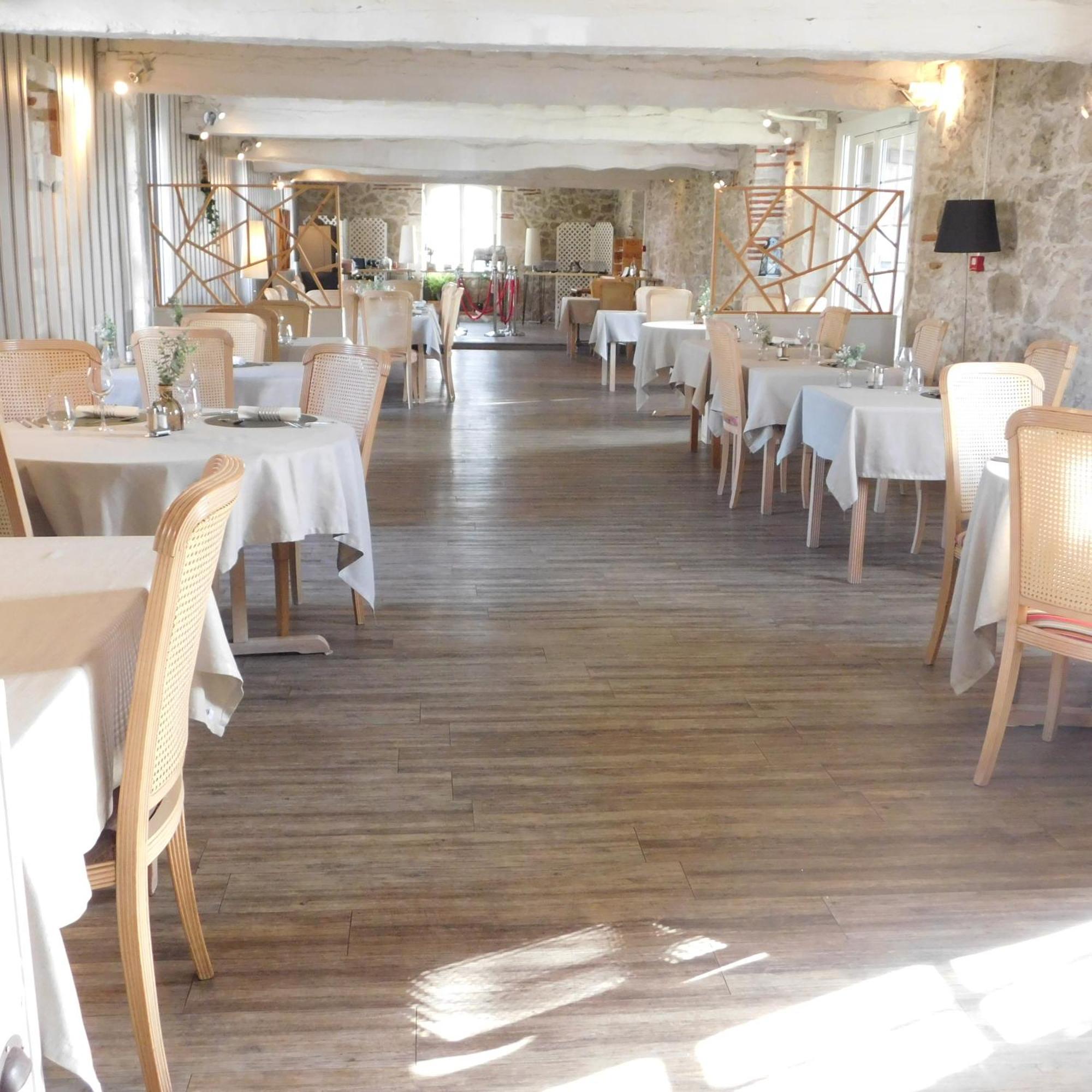 Logis Hotel Le Prince Noir Sérignac-sur-Garonne Zewnętrze zdjęcie